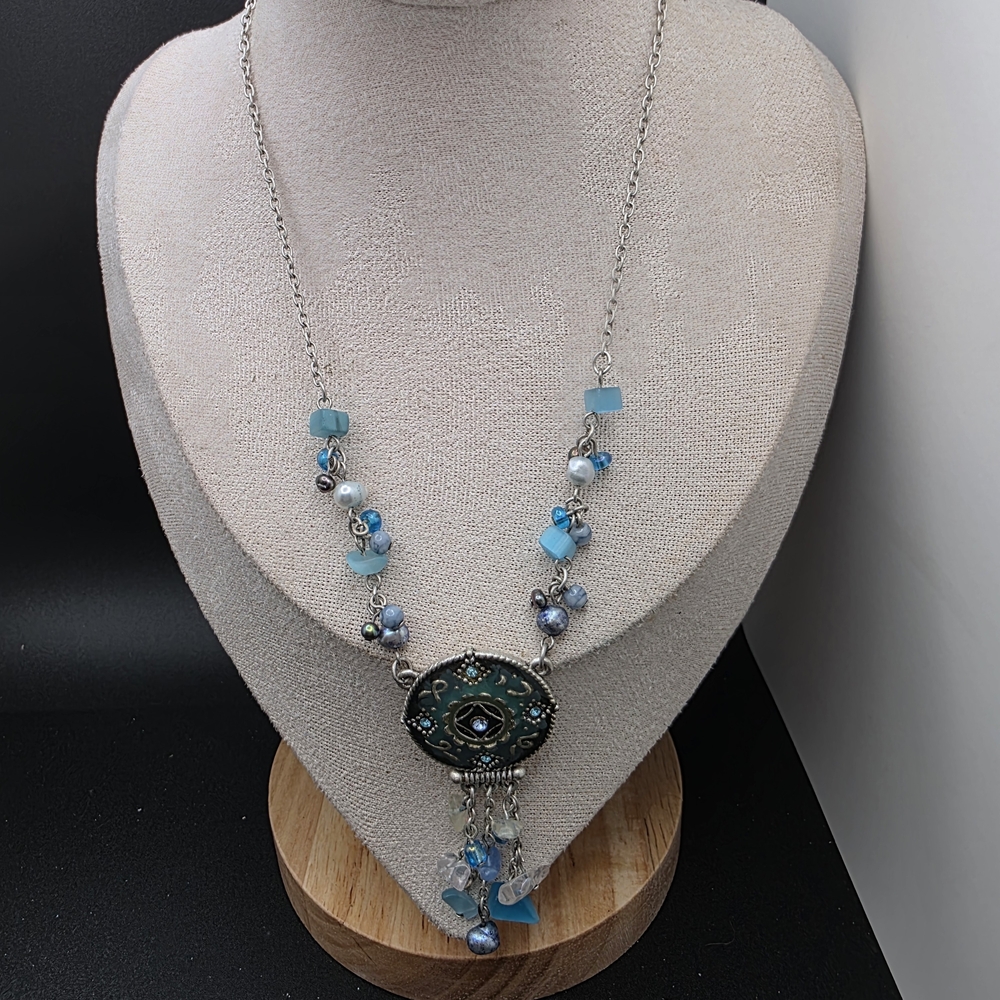 Elegant Blue and Silver Necklace (1587)